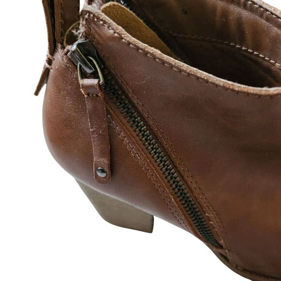 Dolce Vita Boots 7.5 Ankle Booties Block Heels Brown Faux Leather Side Zip - Picture 3 of 9
